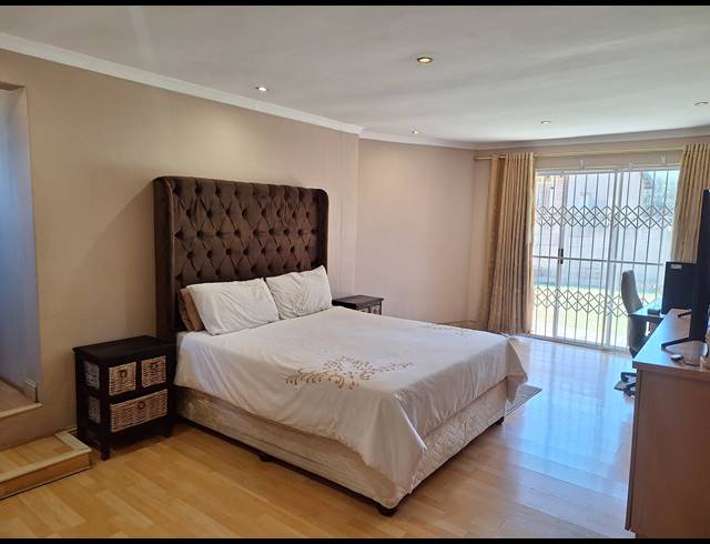 4 bed property for sale in SUIDEROORD